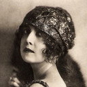 Helena Makowska als Older Woman (uncredited)