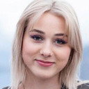 Sisilja Garen als Thea