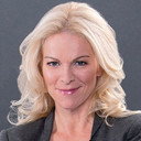 Isabelle Maréchal als Self - Host