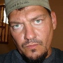 John Scherp als Earl Adams