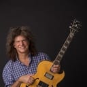 Pat Metheny als electric and acoustic guitars, guitar synth, electronics, orchestrionics, synths