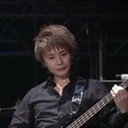 Toshiaki Monma als Self (Bass)