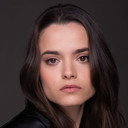 Emma Vallejo als Laura