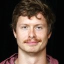 Anders Holm als Tom