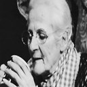 Amalia Lahana als Yiagkos' mother-in-law