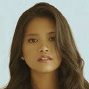 Angela Morena als Riley Red