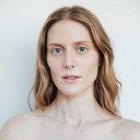 Hilary McCormack als Rae