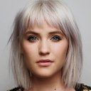 Natalie McQueen als Lauren