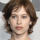 Lou de Laâge als Cheyenne Toussaint