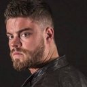 Jordan Devlin als Jordan Devlin