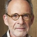 Ron Rifkin als Dr. Briscoe