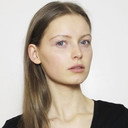 Emily Butcher als Hannah