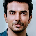 Manit Joura als Sandy