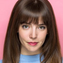 Ellie Duffey als Mary John