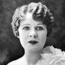 Margaret Irving als Mrs. Gertrude 'Gert' LaRue