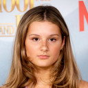 Hayley LeBlanc als Harmony