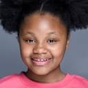 Tia Isaac als Scruffy Kid / Ensemble Cast