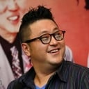 Vincent Kok als Siu Min's gay hotpot boss