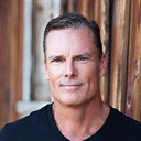 Ken Wood als General McGraw