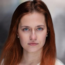 Gemma Wallace als Police Officer