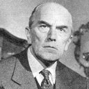 Rio Nobile als Embassy Officer at Press Conference (uncredited)