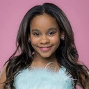 Leilah Bell als Self