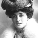 Kate Cutler als Grand Old Lady