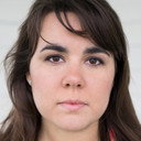 Olivia Harnach als Maggie