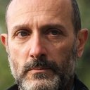 Emanuele Carucci Viterbi als American Express Clerk