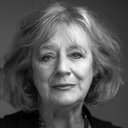 Maggie Steed als Gertrude Biggleswade