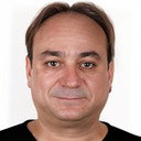 Zafer Kırşan als Anonsçu Hayati