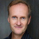 Mike Petersen als Senator Jarvis