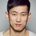 Jake Choi als Ryan Fu