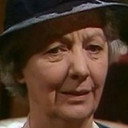 Peggy Ann Wood als Mrs. Baker