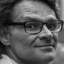 Pierre Auger als Annonceur (voice)