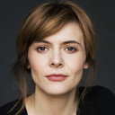 Alexa-Jeanne Dubé als Alex