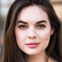 Courtney Lakin als Sarah's Sister