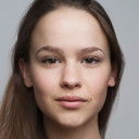Clara Rugaard als Daughter