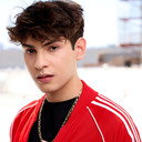 Sebastian Perez als John