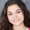 Lucy Gallina als Holly Nagle