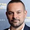 Nick Nevern als David