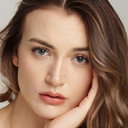 Hannah Record als Emily Brown / Yulia