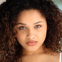 Jaylen Barron als Zoe