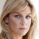Rhea Seehorn als Dr. Johnson