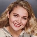 Charleen Deetz als Suzanne
