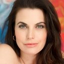 Meghan Ory als The Kit