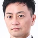 谷田部俊 als Bank clerk