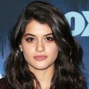 Sofia Black-D'Elia als Emma Drakeford