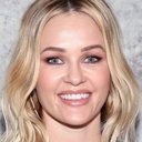 Ambyr Childers als Sherry