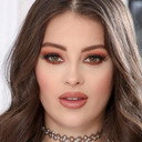 Maddy May als Raven Haired Girl